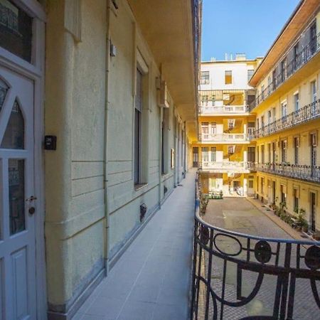 Cosy 2 Bedroom Flat In Akacfa St., Sol Budapest Kültér fotó
