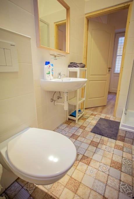 Cosy 2 Bedroom Flat In Akacfa St., Sol Budapest Kültér fotó