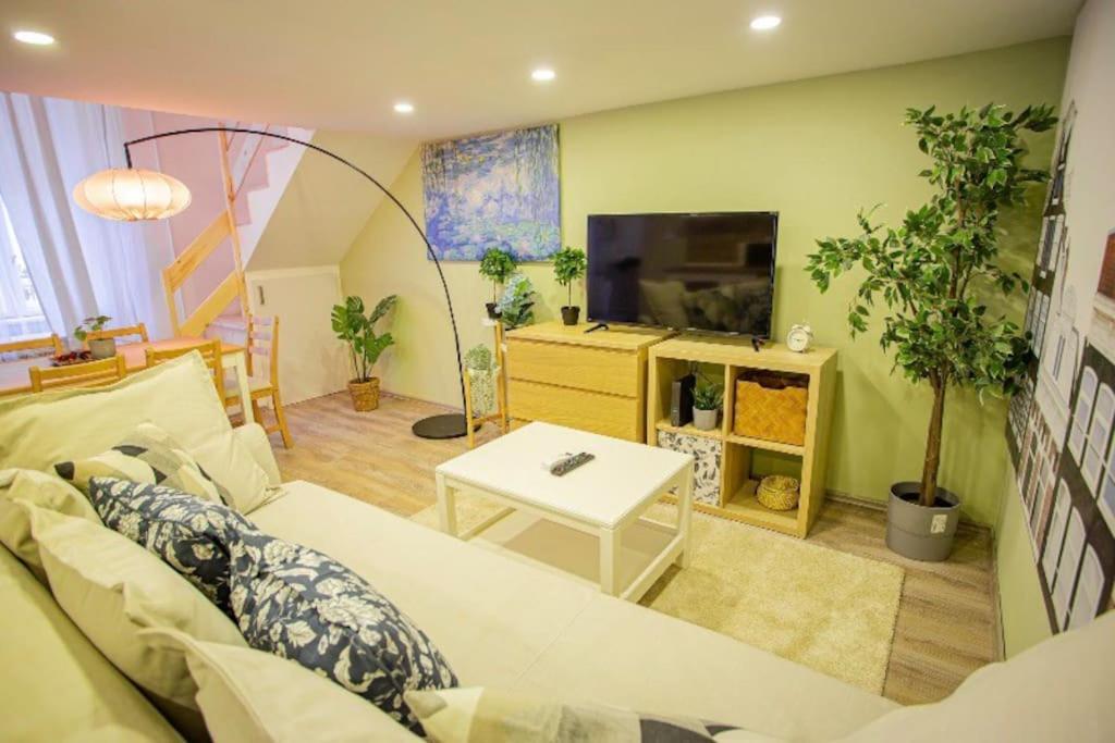 Cosy 2 Bedroom Flat In Akacfa St., Sol Budapest Kültér fotó