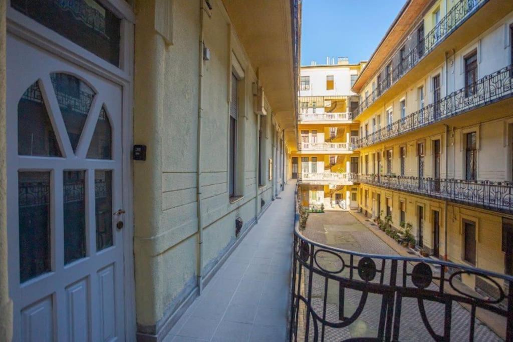 Cosy 2 Bedroom Flat In Akacfa St., Sol Budapest Kültér fotó